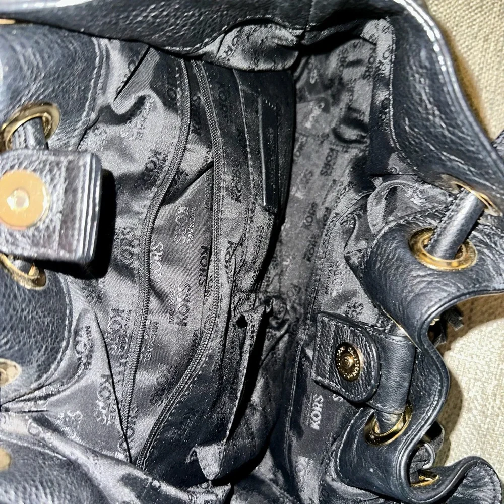 Michael Kors Camden Pebbled Leather Bucket Bag Black with MK Medallion Tassel - Picture 10 of 16